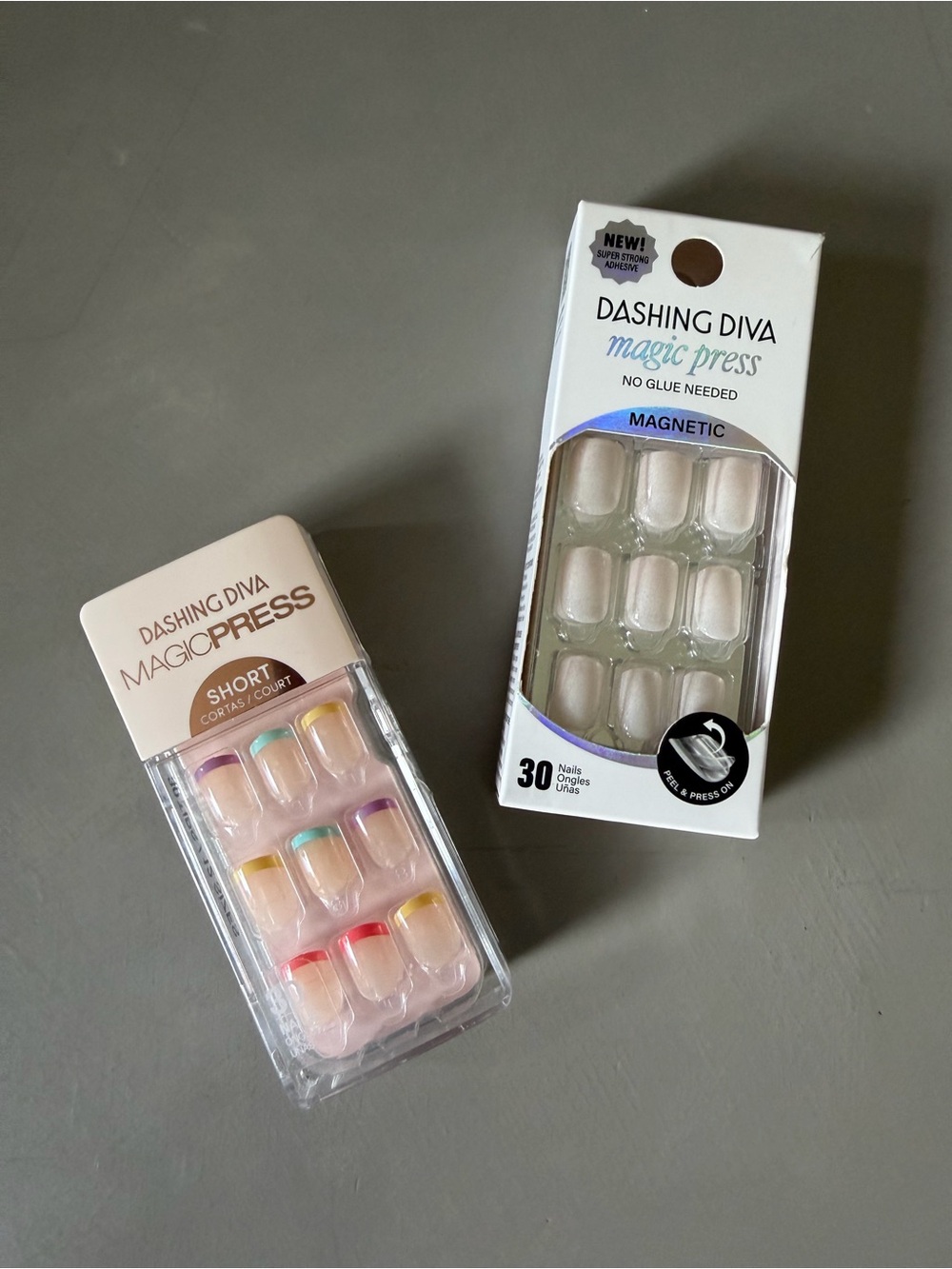 DASHING DIVA MagiPress Short No-Glue Nails in Multicolor French Tips